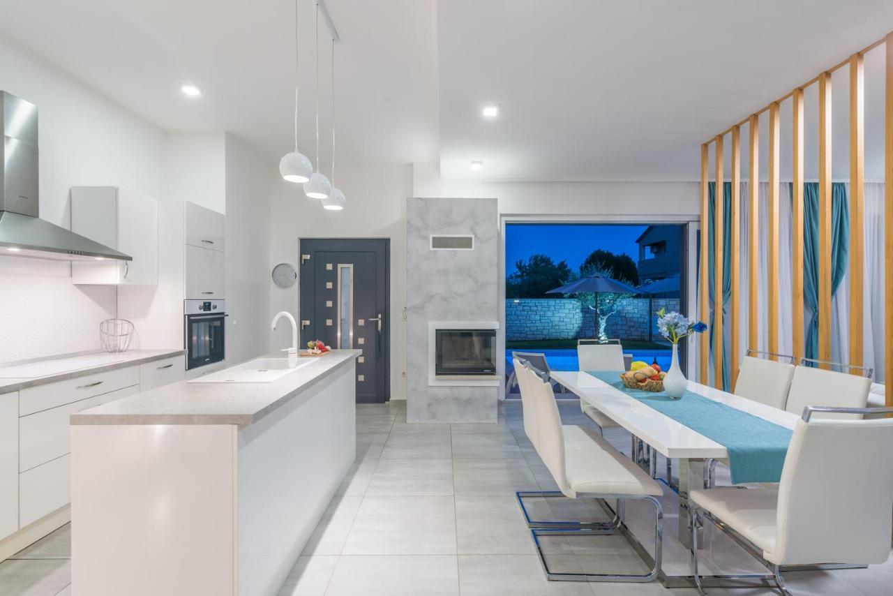 Villa Selest Umag Bagian luar foto